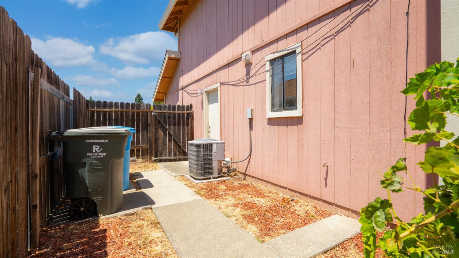 Detail Gallery Image 39 of 39 For 231 Park Ln, Vacaville,  CA 95687 - 3 Beds | 2/1 Baths