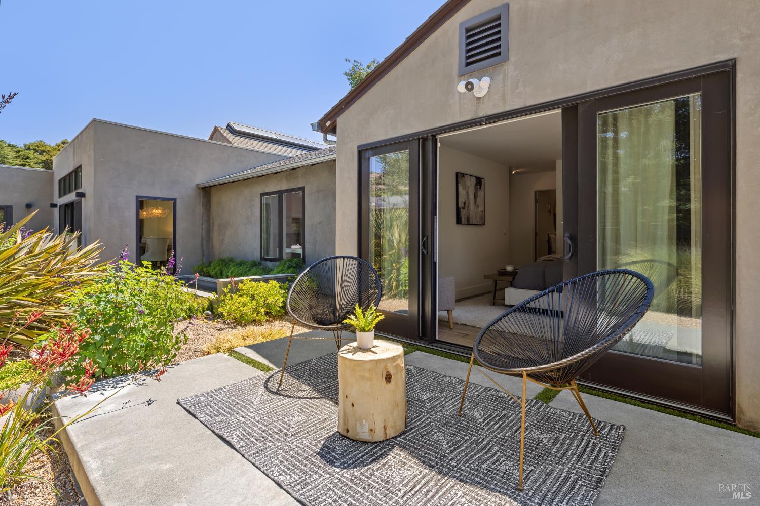 Detail Gallery Image 11 of 24 For 17 Juno Rd, Tiburon,  CA 94920 - 3 Beds | 3 Baths