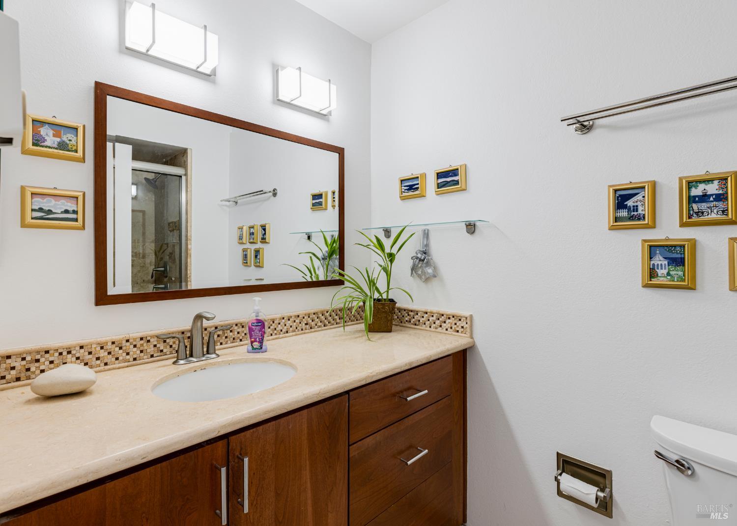 Detail Gallery Image 18 of 34 For 62 Cypress Pl, Sausalito,  CA 94965 - 2 Beds | 2 Baths