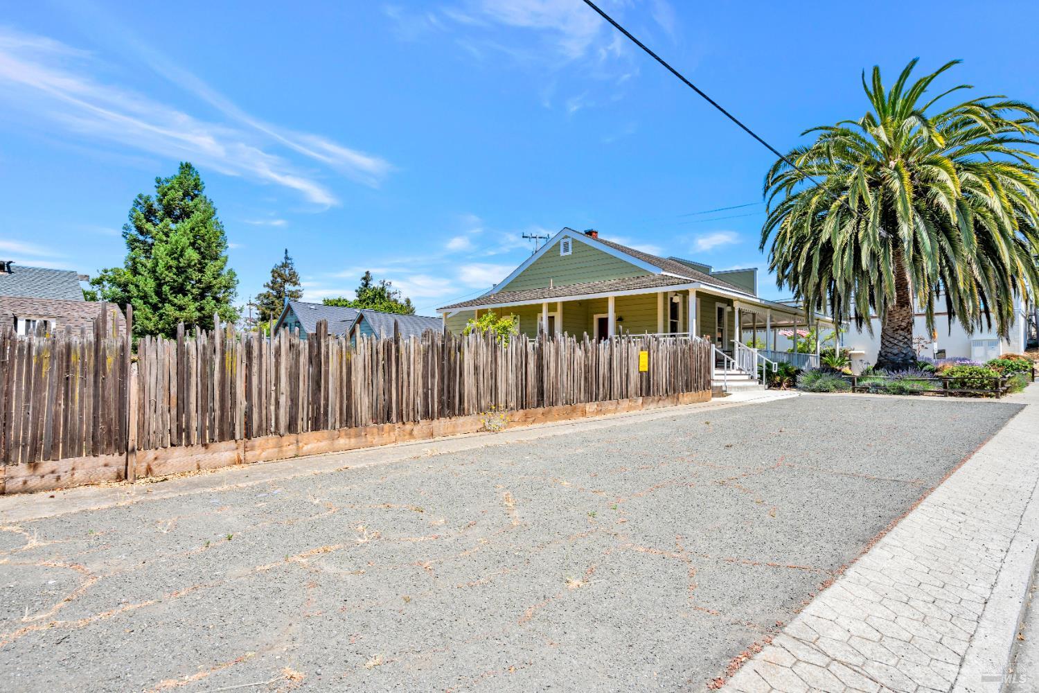 Detail Gallery Image 7 of 71 For 602 W K St, Benicia,  CA 94510 - – Beds | – Baths