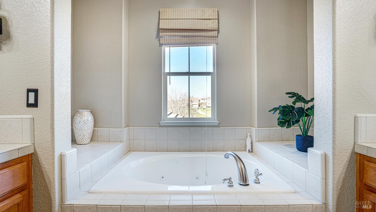 Detail Gallery Image 30 of 43 For 8414 Stomper Dr, Windsor,  CA 95492 - 4 Beds | 3 Baths