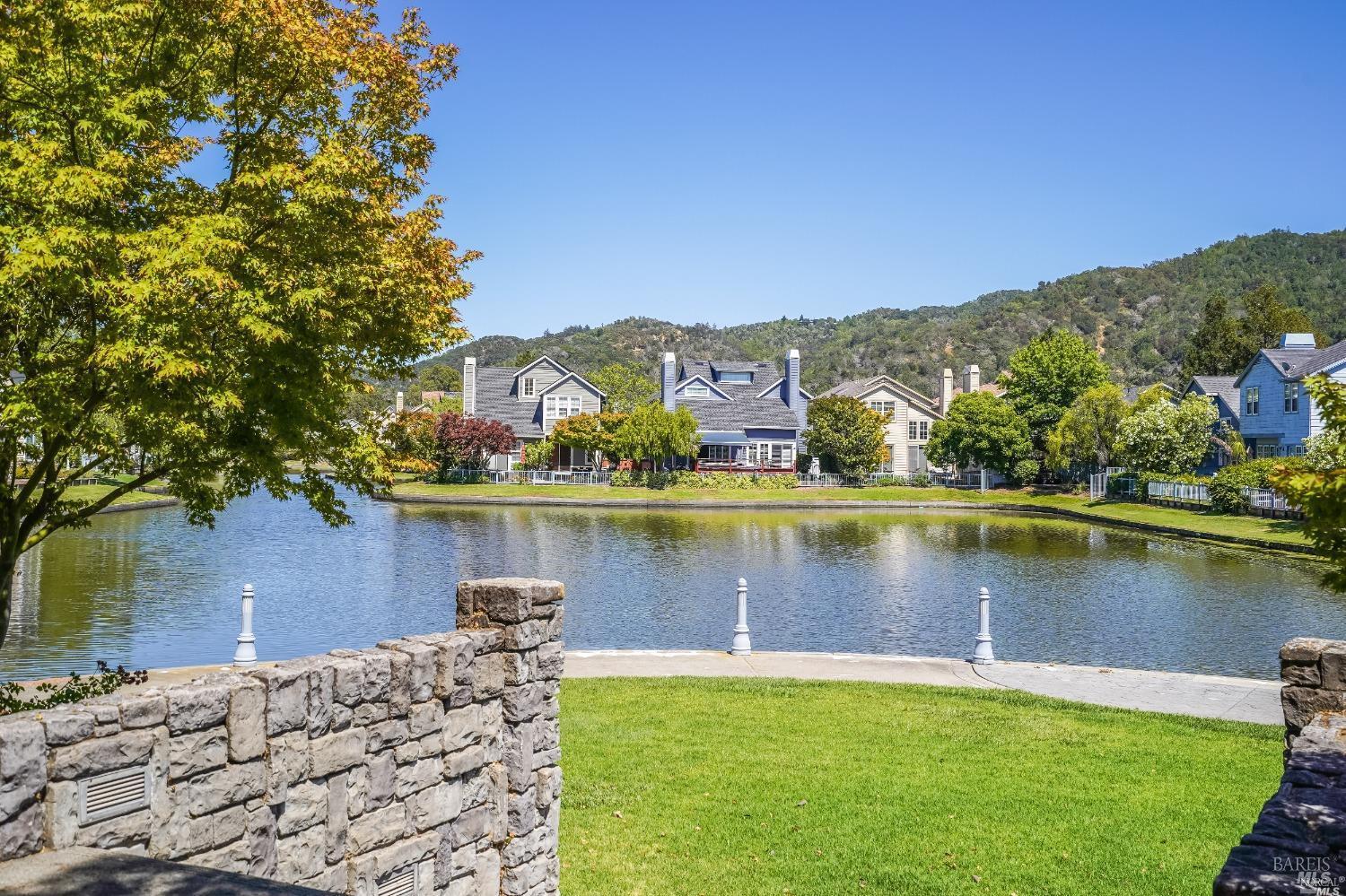 Detail Gallery Image 37 of 44 For 45 Mariners Cir, San Rafael,  CA 94903 - 3 Beds | 2 Baths