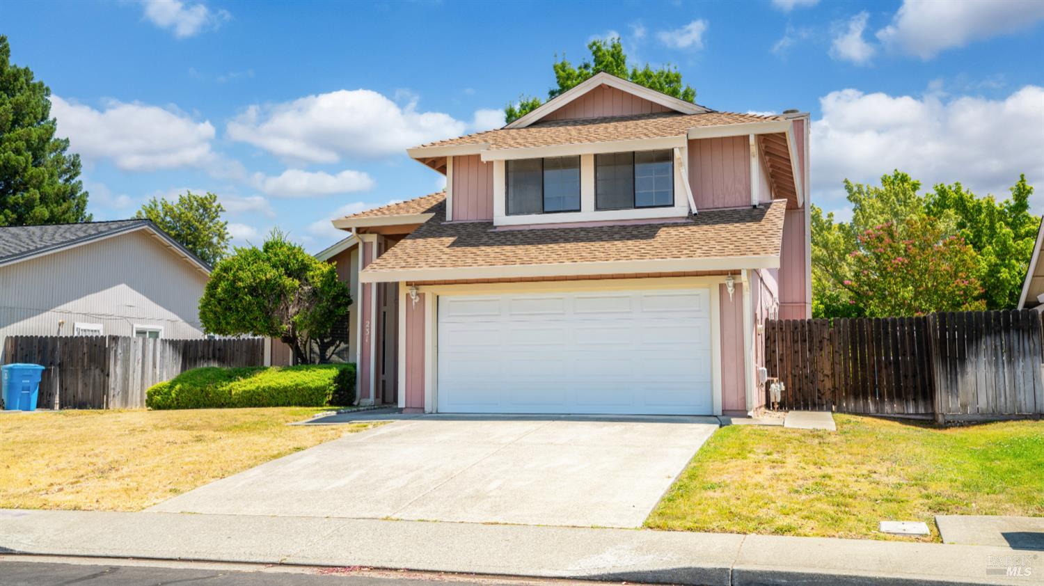 Detail Gallery Image 1 of 39 For 231 Park Ln, Vacaville,  CA 95687 - 3 Beds | 2/1 Baths