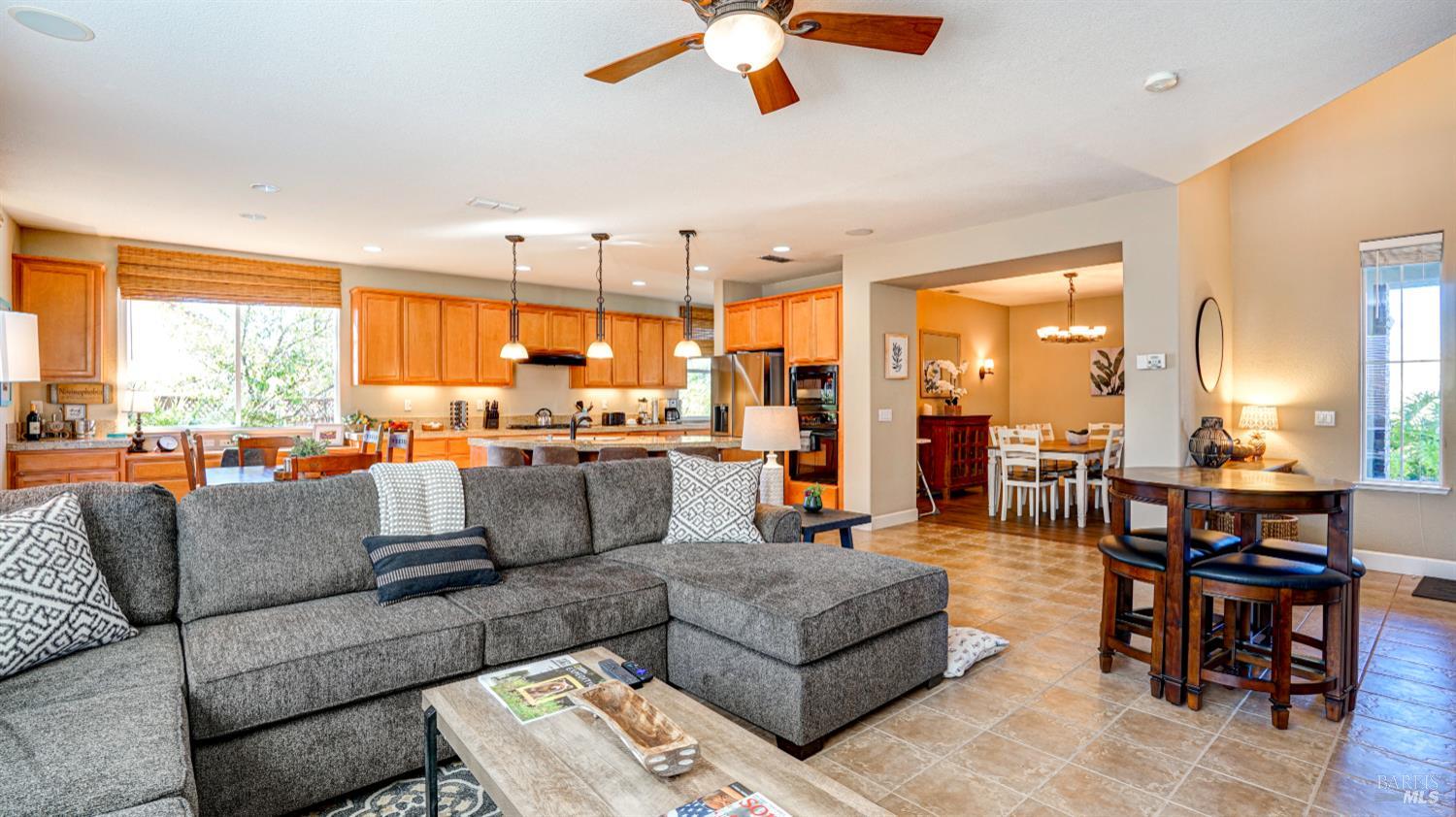 Detail Gallery Image 6 of 43 For 8414 Stomper Dr, Windsor,  CA 95492 - 4 Beds | 3 Baths