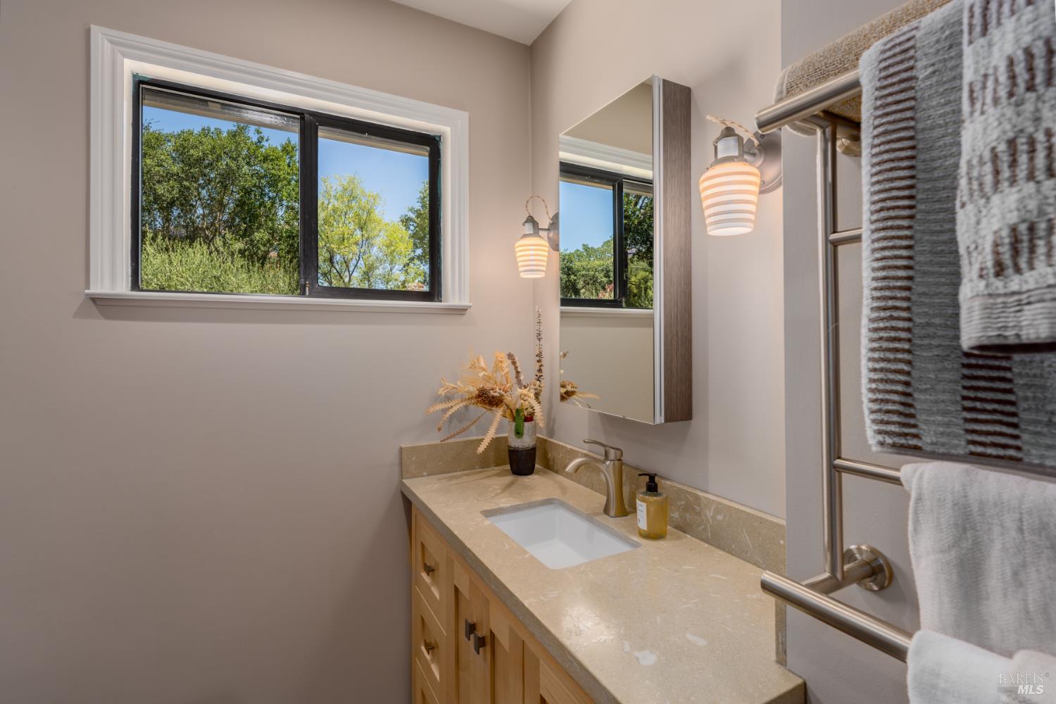 Detail Gallery Image 27 of 64 For 14856 Chalk Hill Rd, Healdsburg,  CA 95448 - 3 Beds | 2/1 Baths