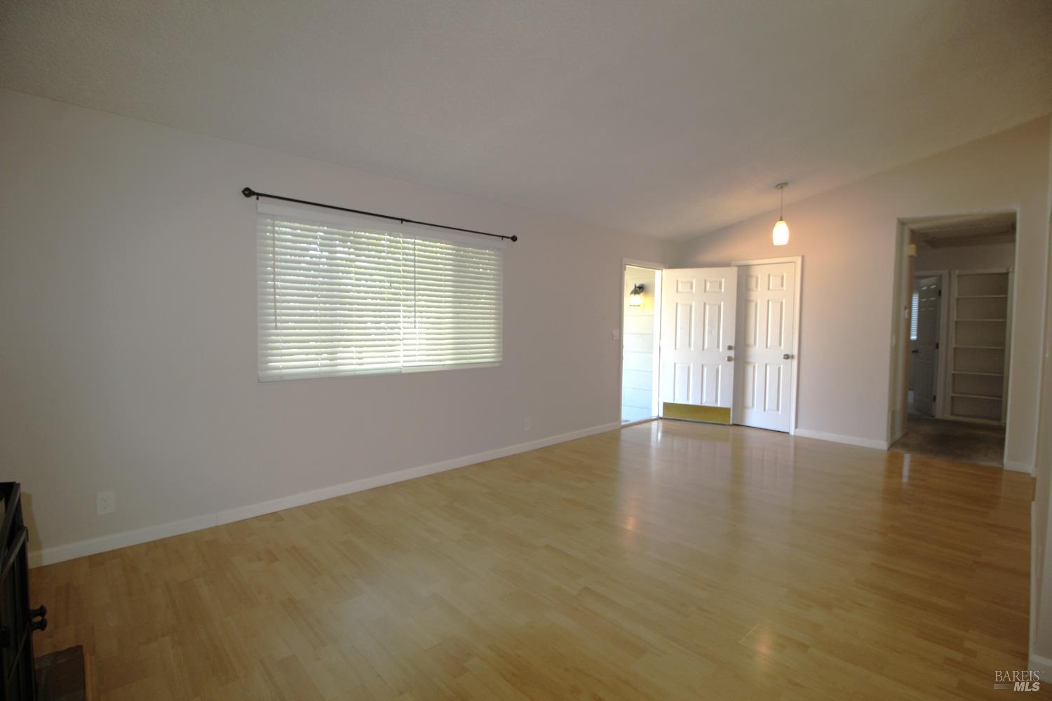 Detail Gallery Image 5 of 24 For 619 Barnacle Way, Suisun City,  CA 94585 - 3 Beds | 2 Baths