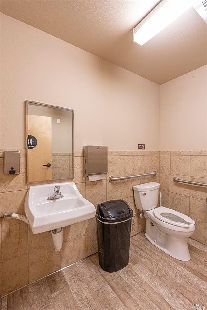 Detail Gallery Image 8 of 14 For 4863 Old Redwood Hwy #F,  Santa Rosa,  CA 95403 - – Beds | – Baths