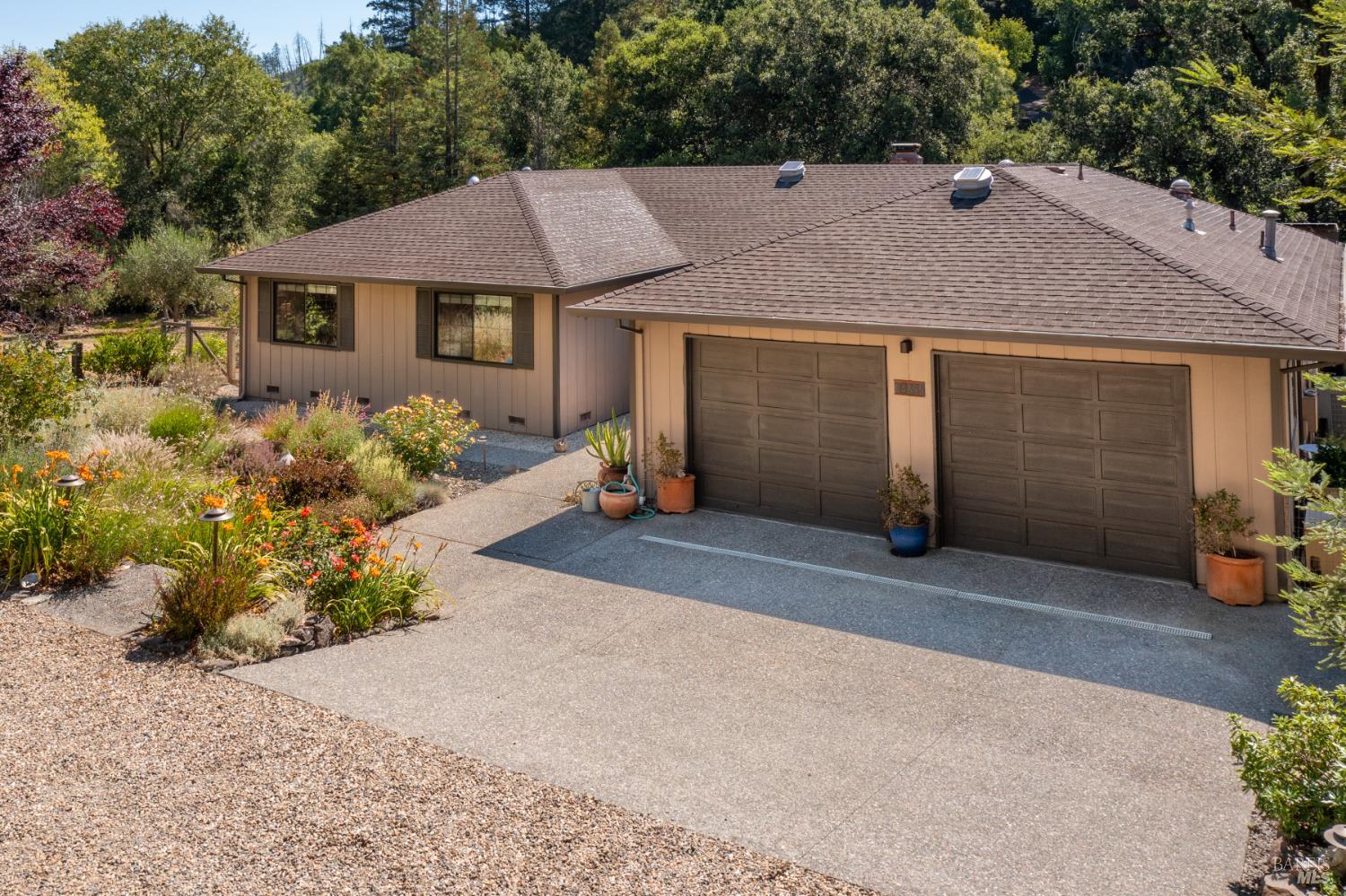 Detail Gallery Image 7 of 64 For 14856 Chalk Hill Rd, Healdsburg,  CA 95448 - 3 Beds | 2/1 Baths
