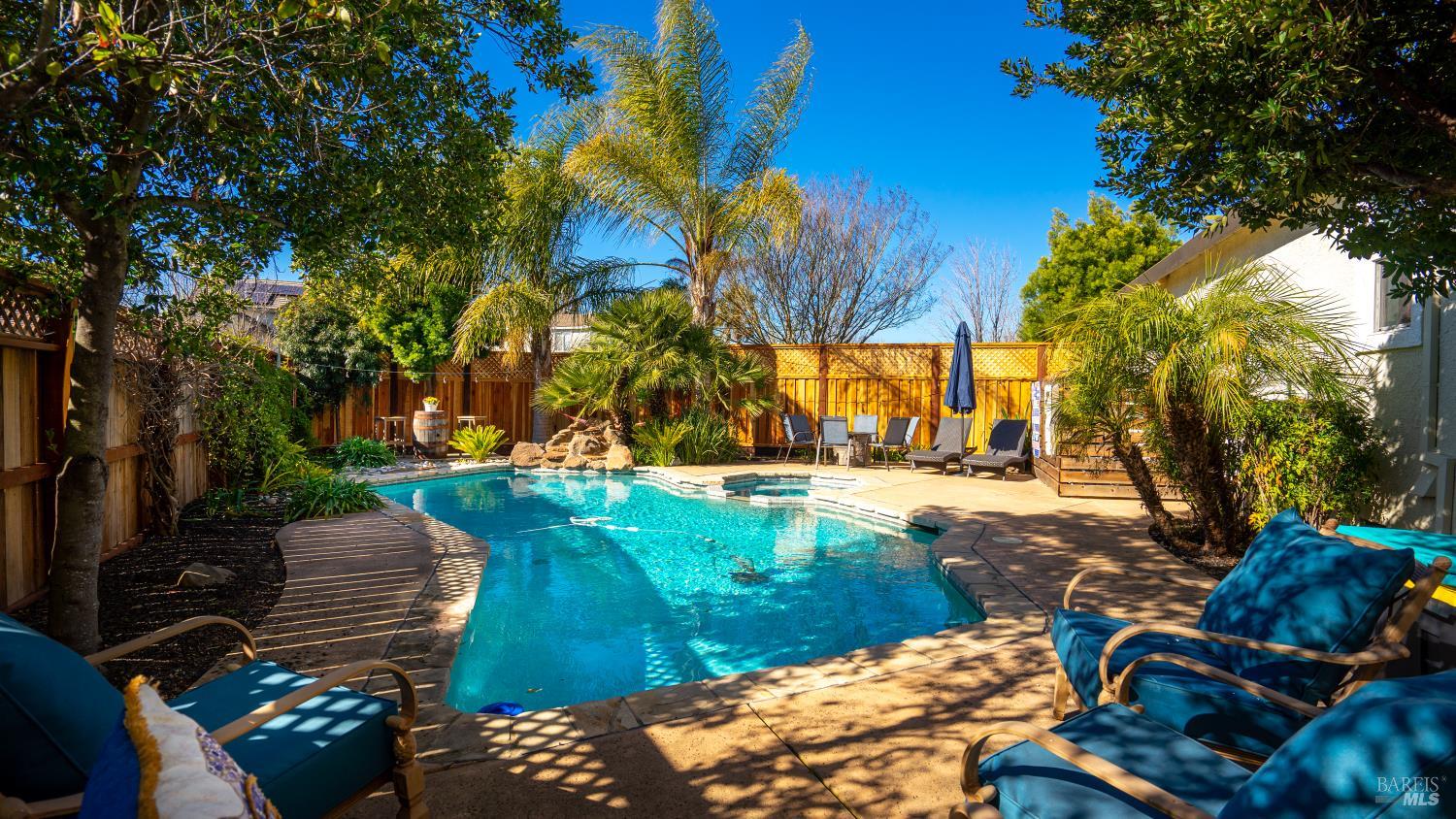 Detail Gallery Image 34 of 43 For 8414 Stomper Dr, Windsor,  CA 95492 - 4 Beds | 3 Baths