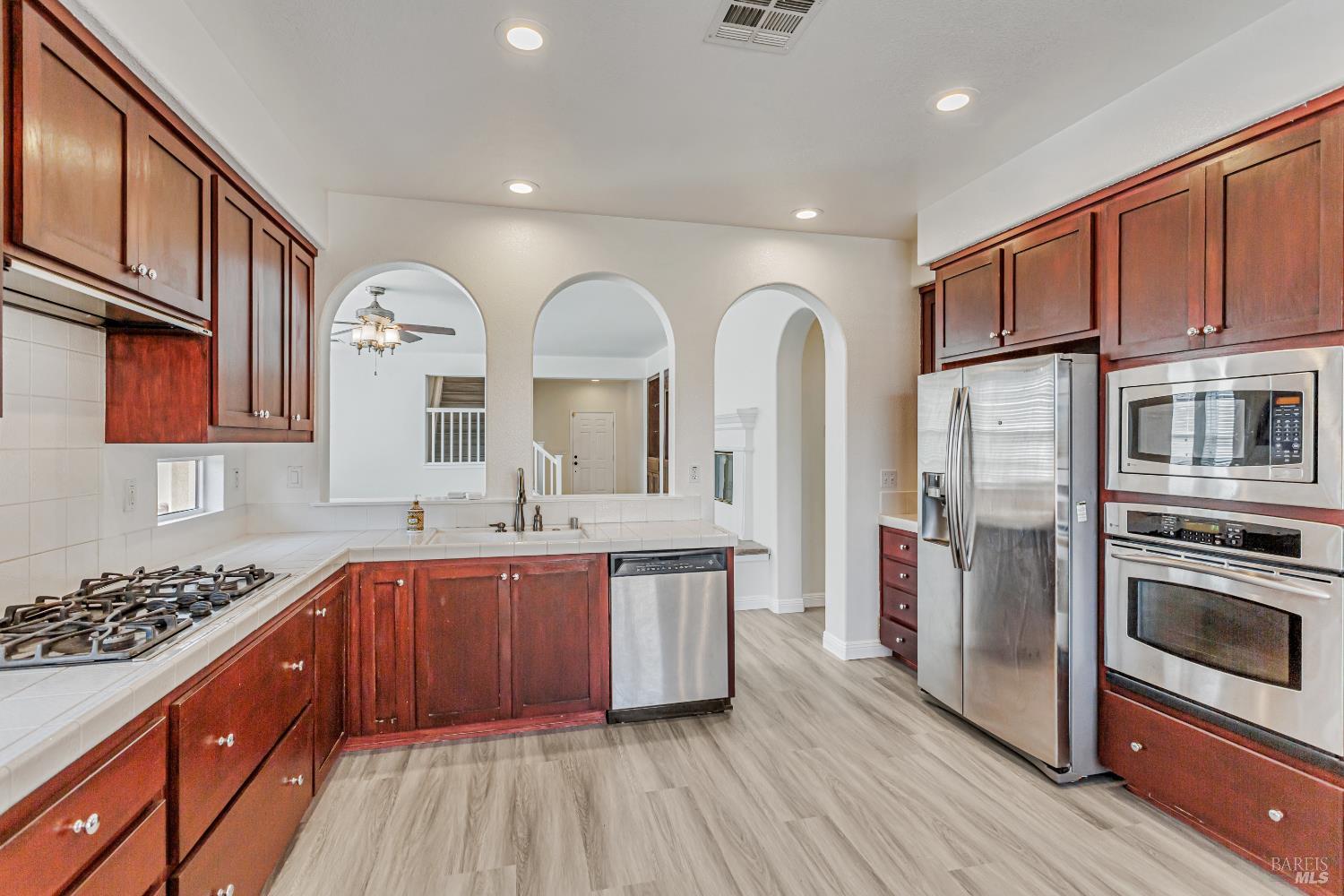Detail Gallery Image 7 of 26 For 5124 Carisbrooke Ln, Vallejo,  CA 94591 - 3 Beds | 3 Baths