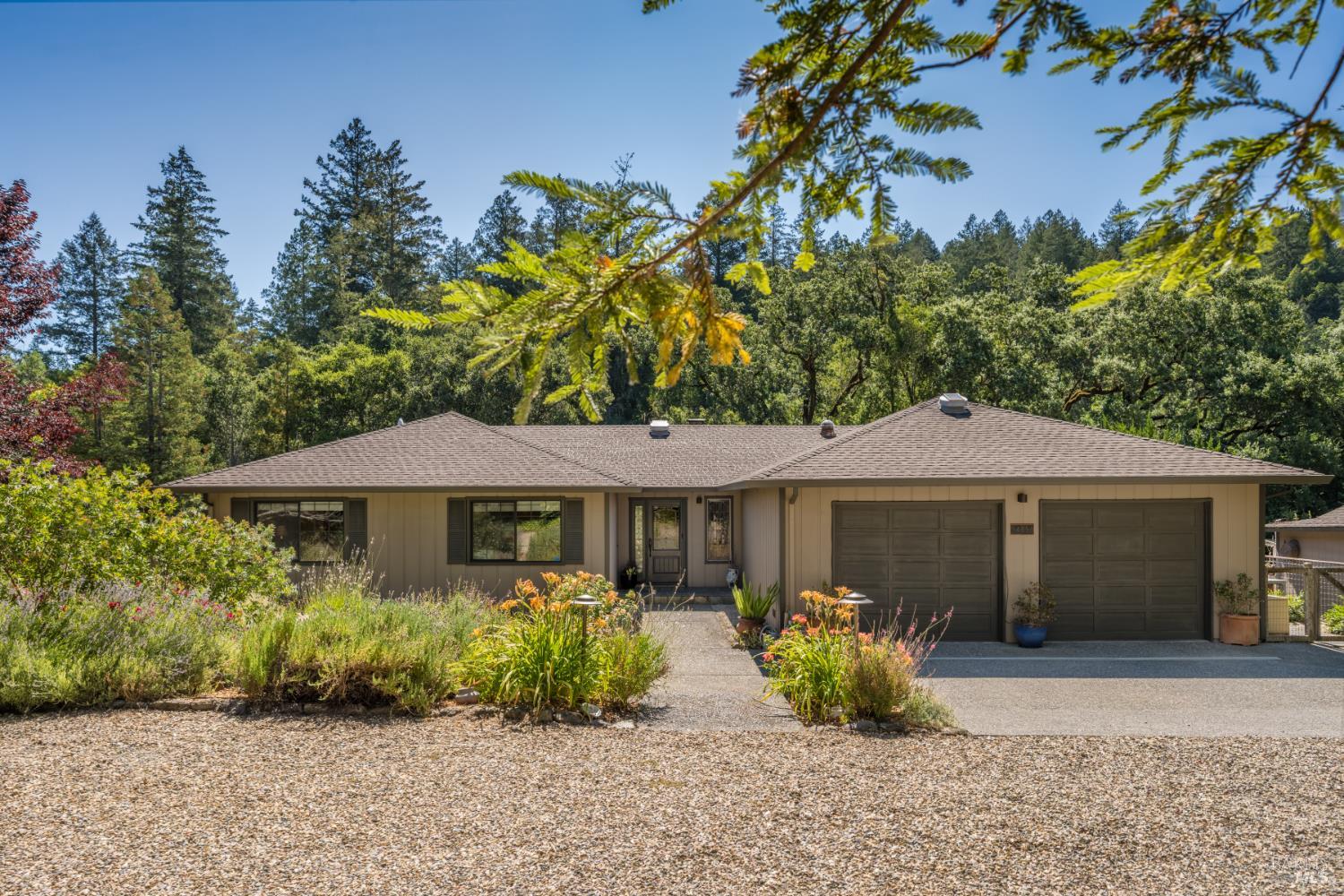 Detail Gallery Image 8 of 64 For 14856 Chalk Hill Rd, Healdsburg,  CA 95448 - 3 Beds | 2/1 Baths