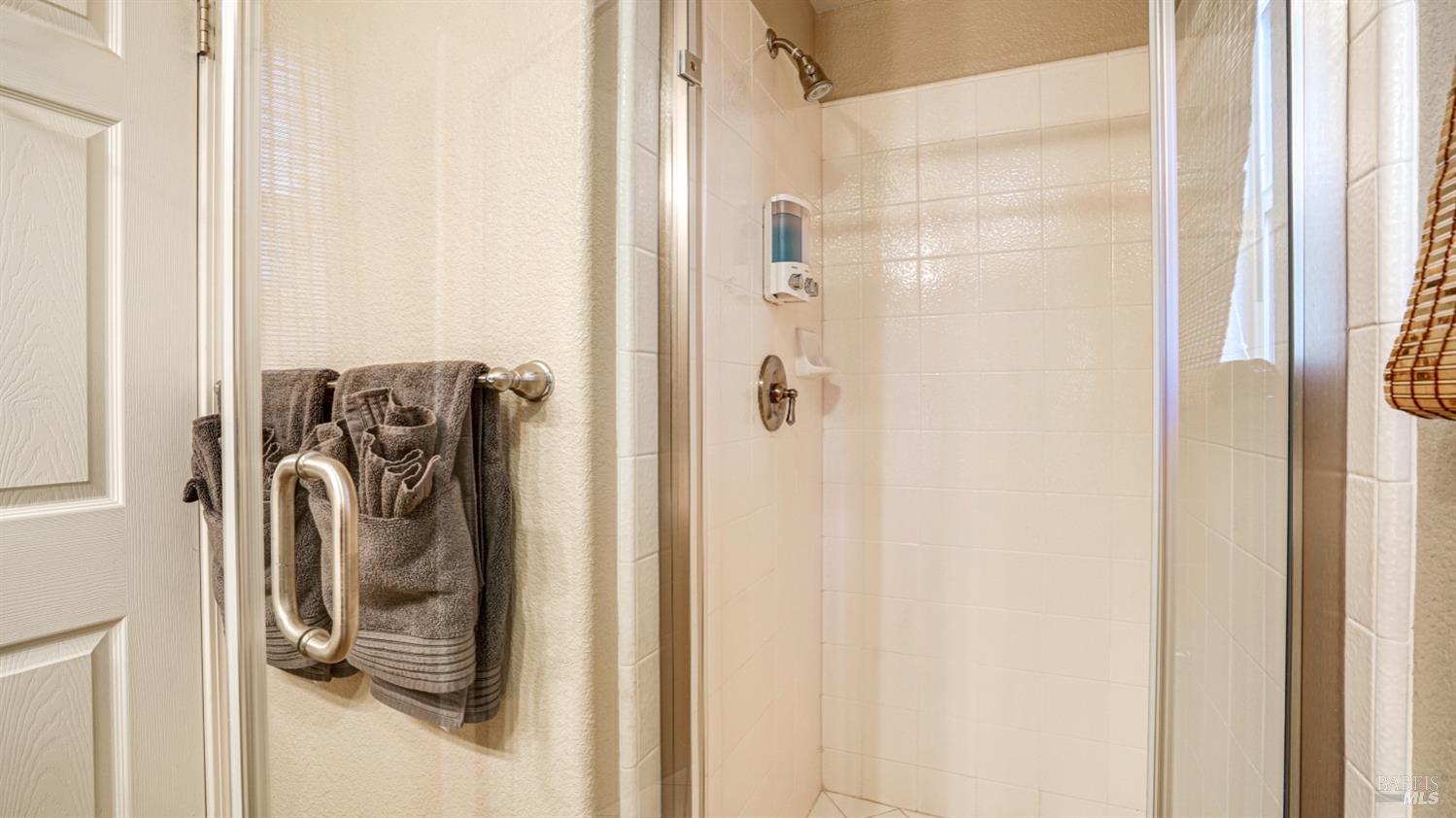 Detail Gallery Image 17 of 43 For 8414 Stomper Dr, Windsor,  CA 95492 - 4 Beds | 3 Baths