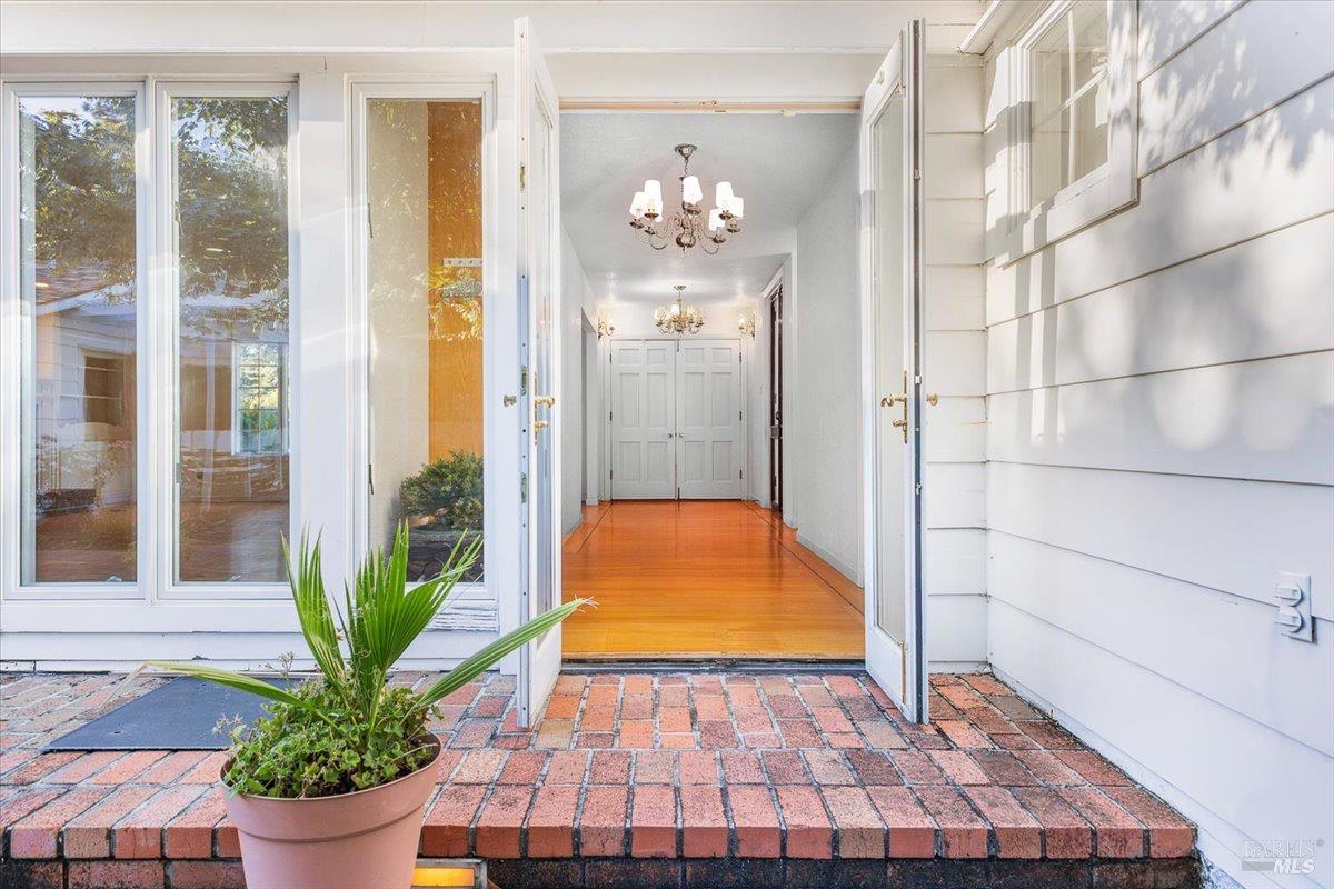 Detail Gallery Image 5 of 55 For 1819 Cedar St, Calistoga,  CA 94515 - 3 Beds | 2/1 Baths