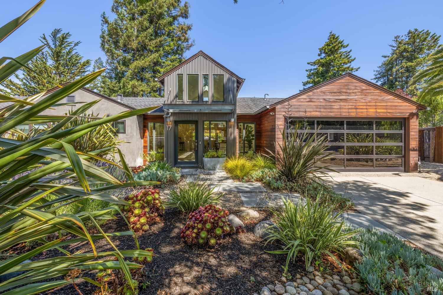 Detail Gallery Image 1 of 24 For 17 Juno Rd, Tiburon,  CA 94920 - 3 Beds | 3 Baths