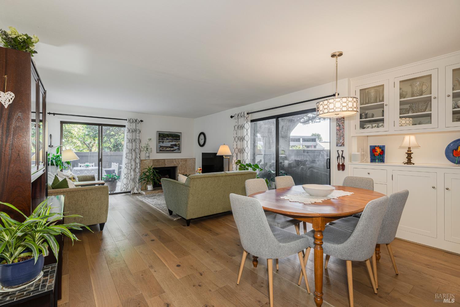 Detail Gallery Image 6 of 34 For 62 Cypress Pl, Sausalito,  CA 94965 - 2 Beds | 2 Baths
