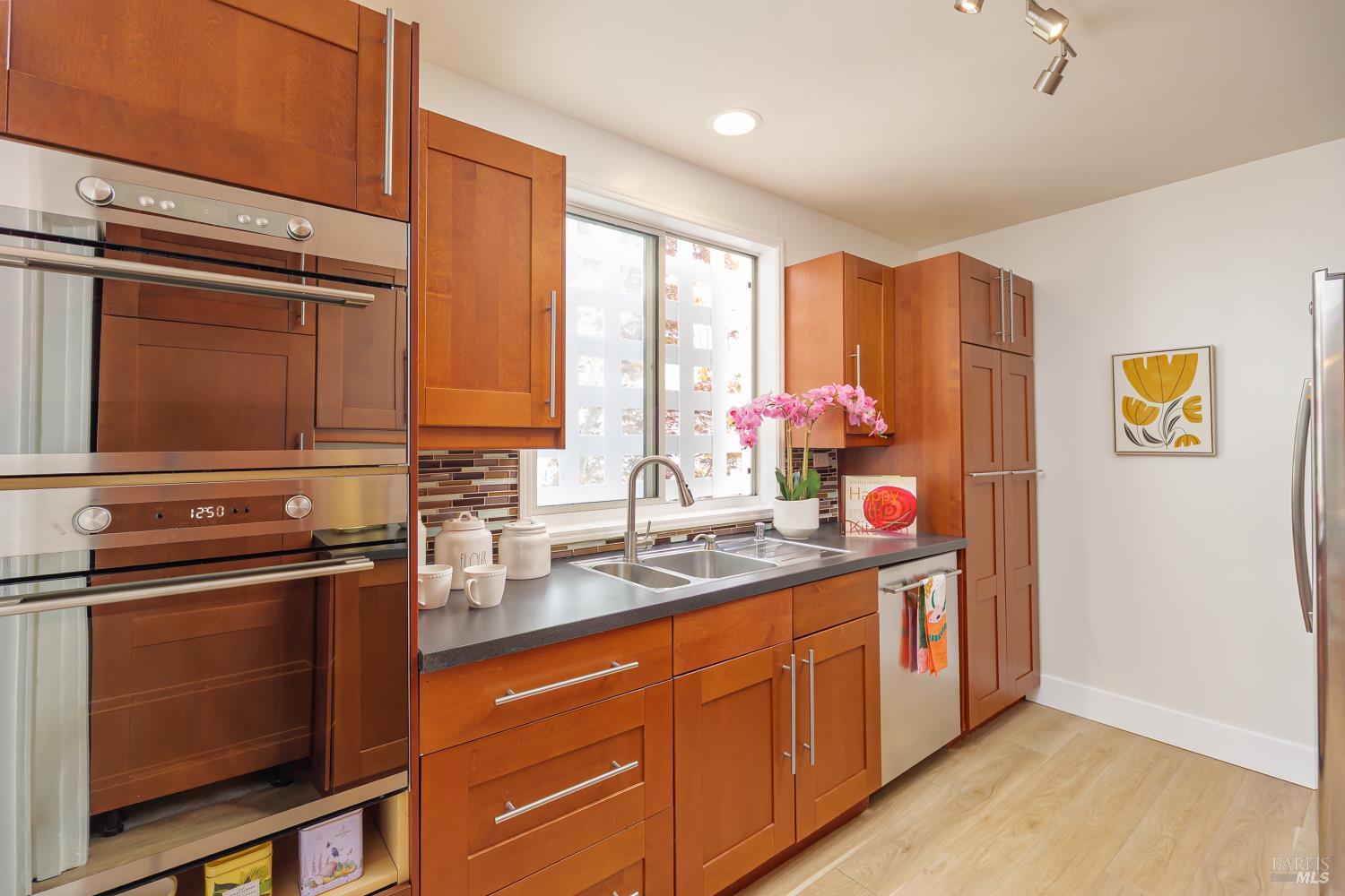 Detail Gallery Image 6 of 29 For 4221 Shelter Bay Ave, Mill Valley,  CA 94941 - 2 Beds | 2 Baths