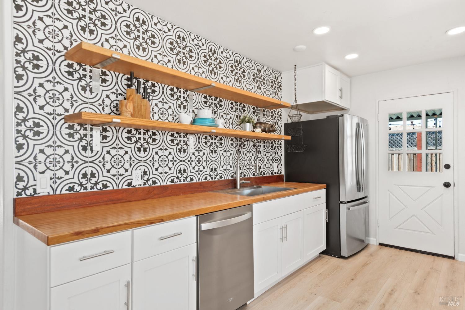 Detail Gallery Image 8 of 26 For 1162 San Domingo Dr, Santa Rosa,  CA 95404 - 3 Beds | 1 Baths