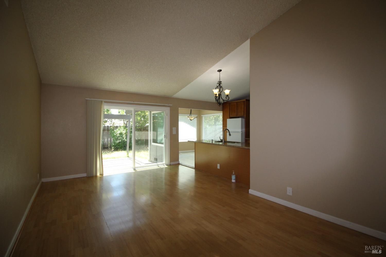Detail Gallery Image 12 of 24 For 619 Barnacle Way, Suisun City,  CA 94585 - 3 Beds | 2 Baths