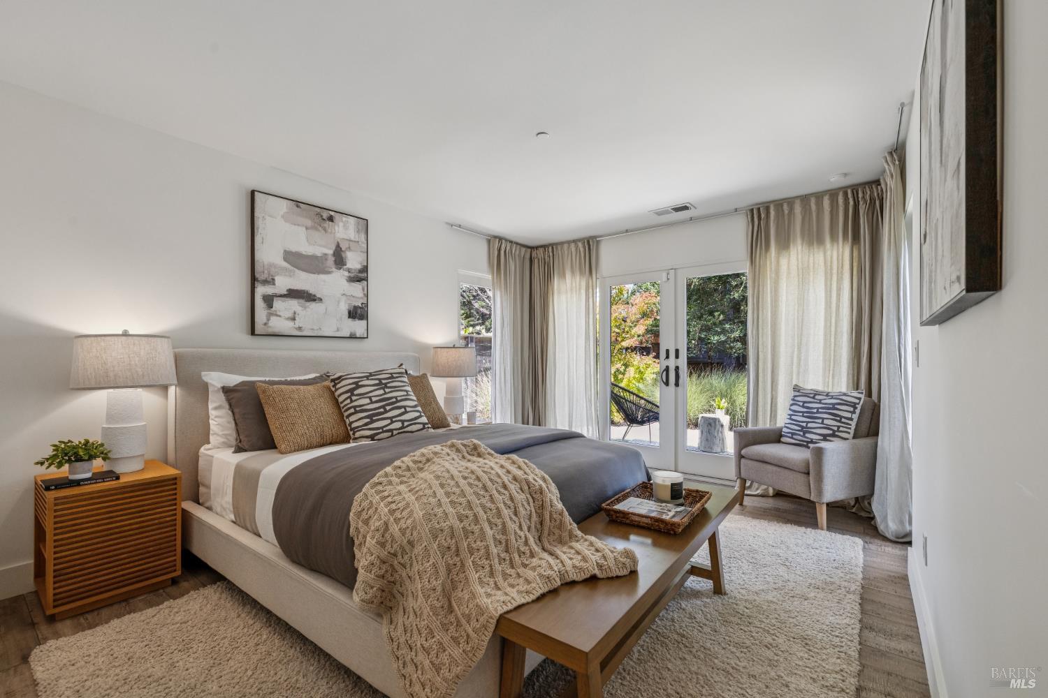 Detail Gallery Image 10 of 24 For 17 Juno Rd, Tiburon,  CA 94920 - 3 Beds | 3 Baths