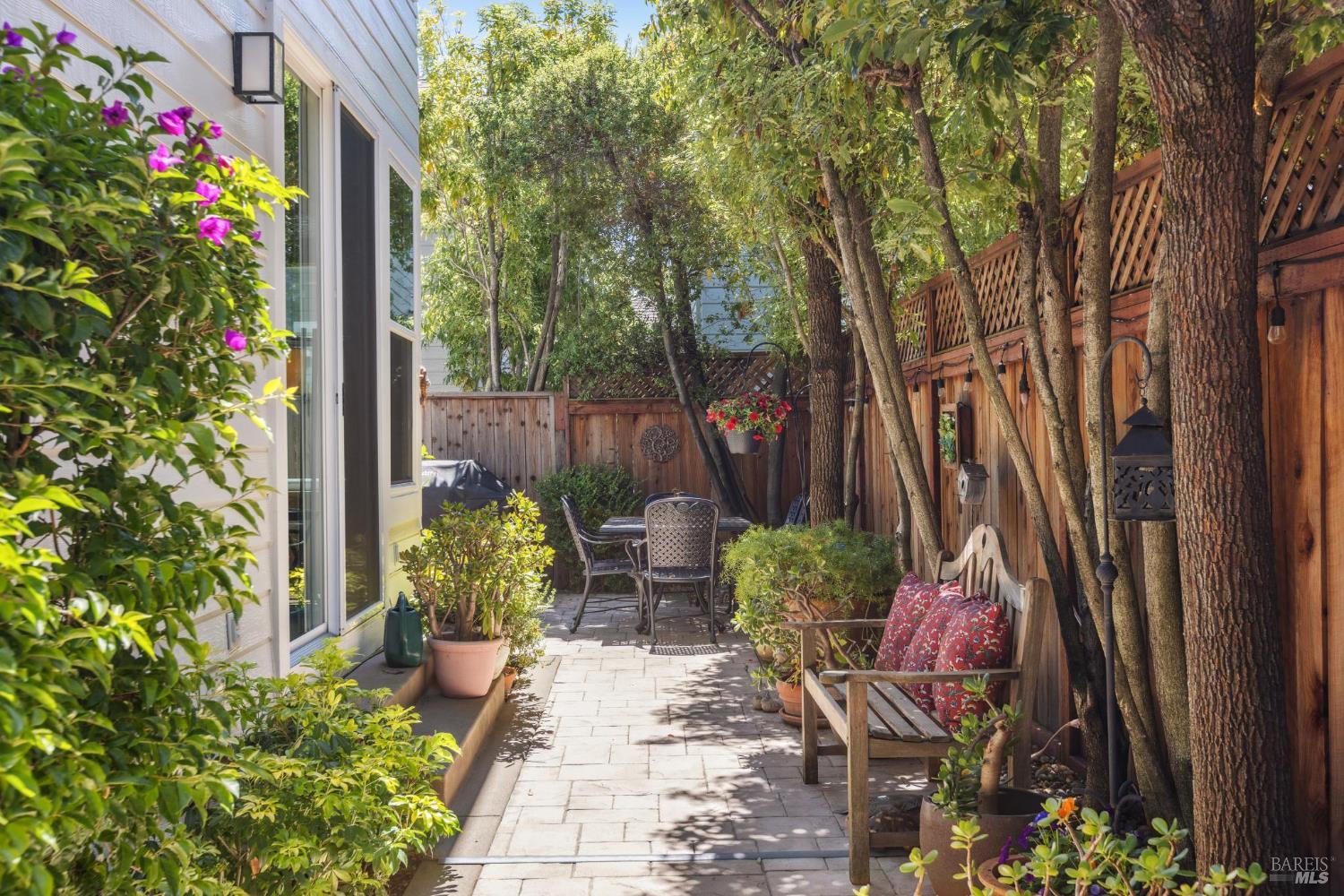 Detail Gallery Image 13 of 38 For 128 Baypoint Dr, San Rafael,  CA 94901 - 3 Beds | 2/1 Baths