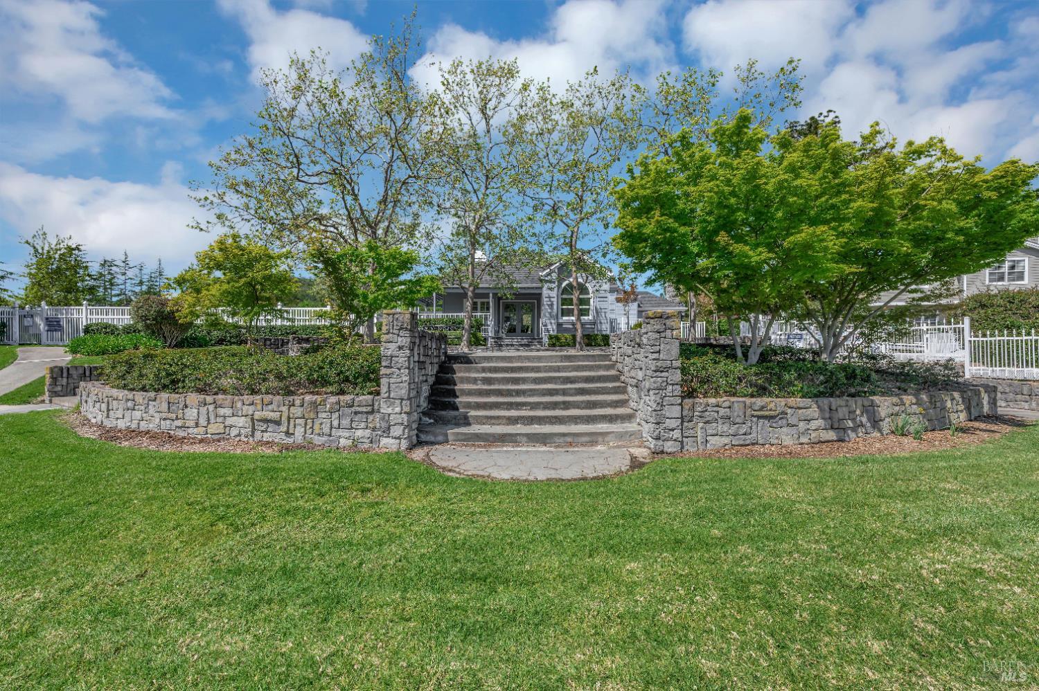 Detail Gallery Image 32 of 44 For 45 Mariners Cir, San Rafael,  CA 94903 - 3 Beds | 2 Baths