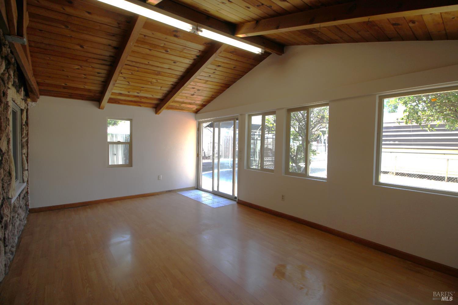 Detail Gallery Image 3 of 26 For 206 Woodrow Ave, Vallejo,  CA 94591 - 3 Beds | 2 Baths