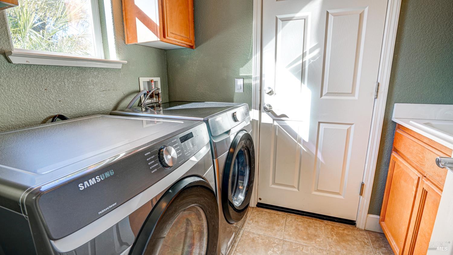 Detail Gallery Image 31 of 43 For 8414 Stomper Dr, Windsor,  CA 95492 - 4 Beds | 3 Baths
