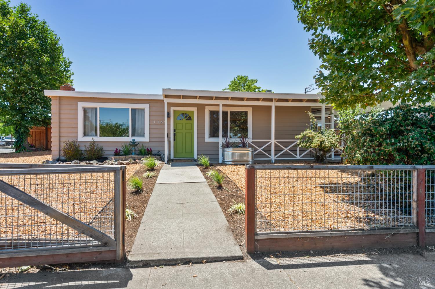 Detail Gallery Image 1 of 26 For 1162 San Domingo Dr, Santa Rosa,  CA 95404 - 3 Beds | 1 Baths