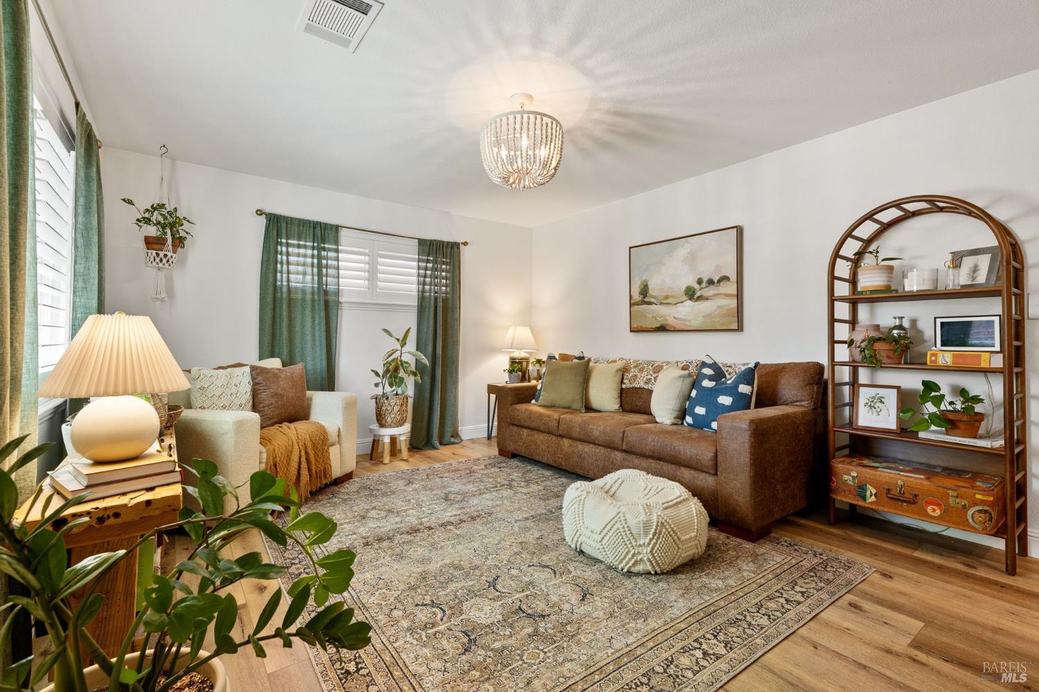 Detail Gallery Image 5 of 30 For 243 Cedar St, Vacaville,  CA 95688 - 4 Beds | 2 Baths