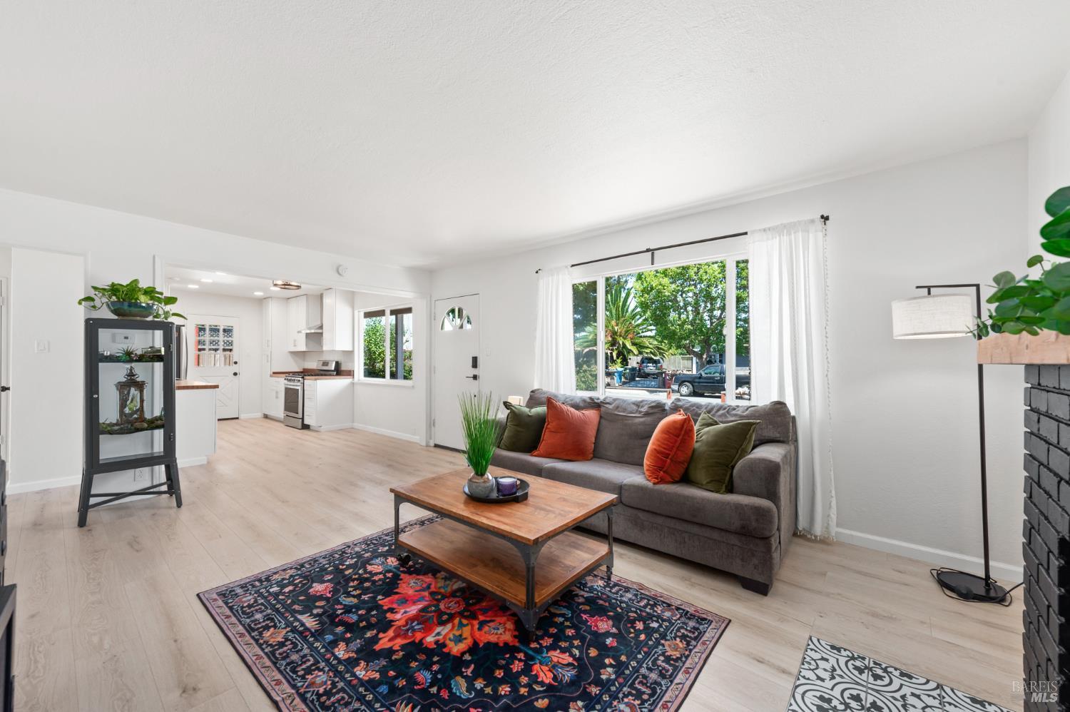 Detail Gallery Image 5 of 26 For 1162 San Domingo Dr, Santa Rosa,  CA 95404 - 3 Beds | 1 Baths