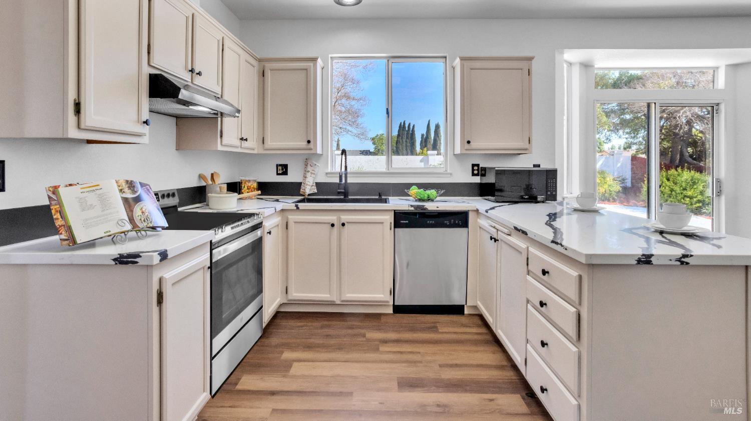 Detail Gallery Image 7 of 35 For 1042 Armsby Way, Suisun City,  CA 94585 - 3 Beds | 2/1 Baths