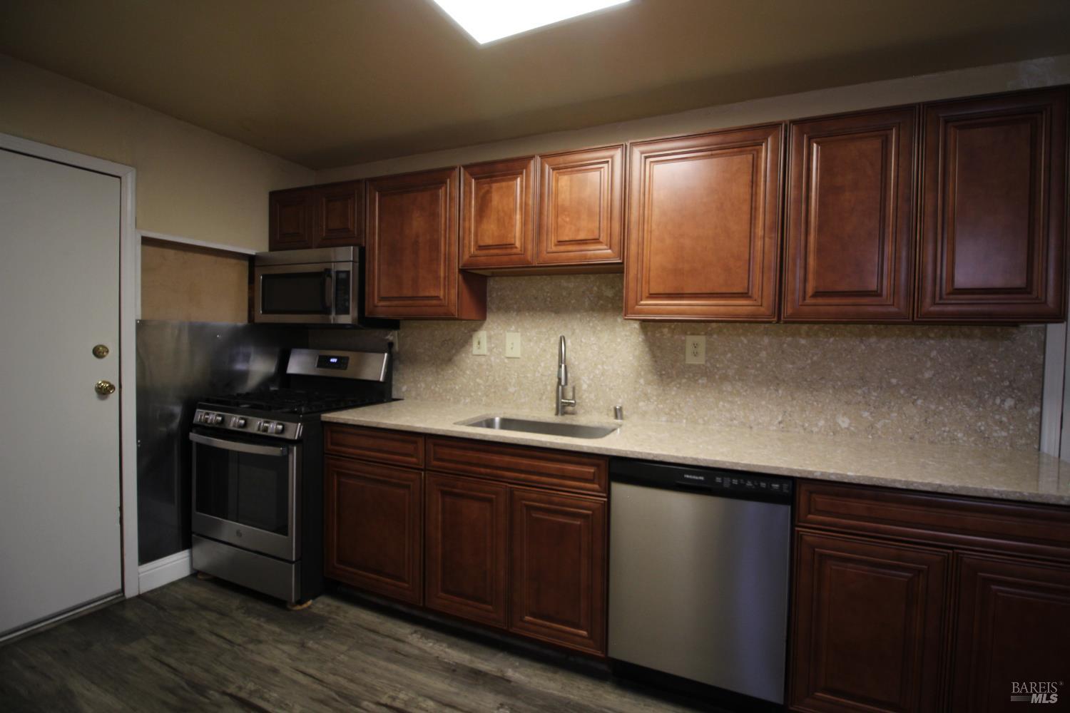 Detail Gallery Image 9 of 26 For 206 Woodrow Ave, Vallejo,  CA 94591 - 3 Beds | 2 Baths