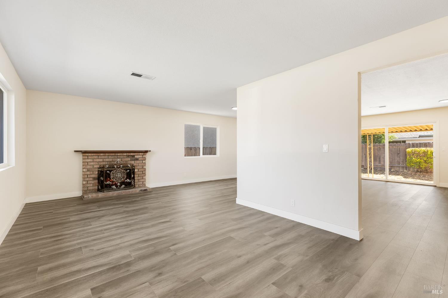 Detail Gallery Image 5 of 32 For 2257 Bellamy Ct, Fairfield,  CA 94533 - 3 Beds | 2 Baths