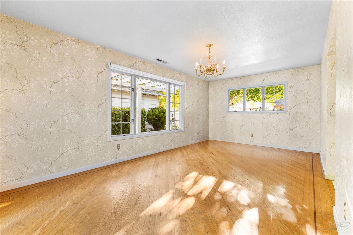 Detail Gallery Image 12 of 55 For 1819 Cedar St, Calistoga,  CA 94515 - 3 Beds | 2/1 Baths