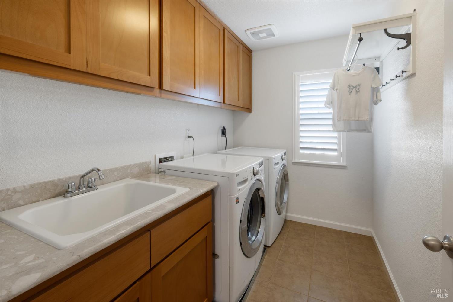 Detail Gallery Image 29 of 63 For 5294 Gramercy Cir, Fairfield,  CA 94533 - 5 Beds | 3/1 Baths