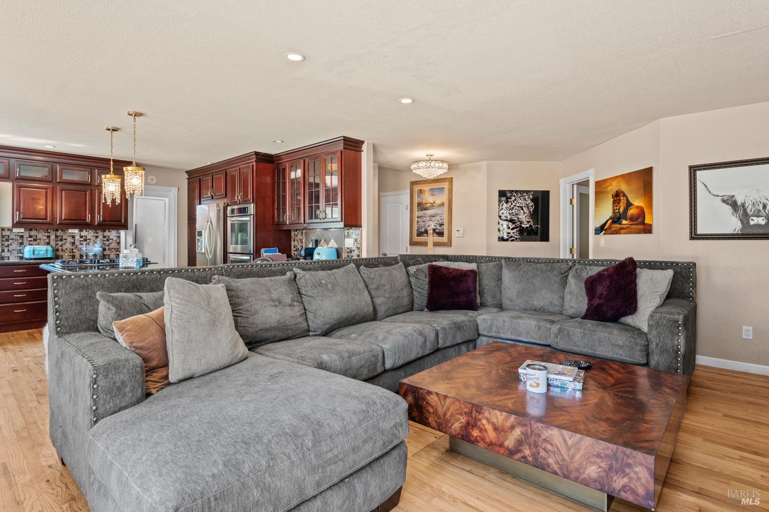 Detail Gallery Image 9 of 35 For 8621 Uva Dr, Redwood Valley,  CA 95470 - 3 Beds | 3 Baths