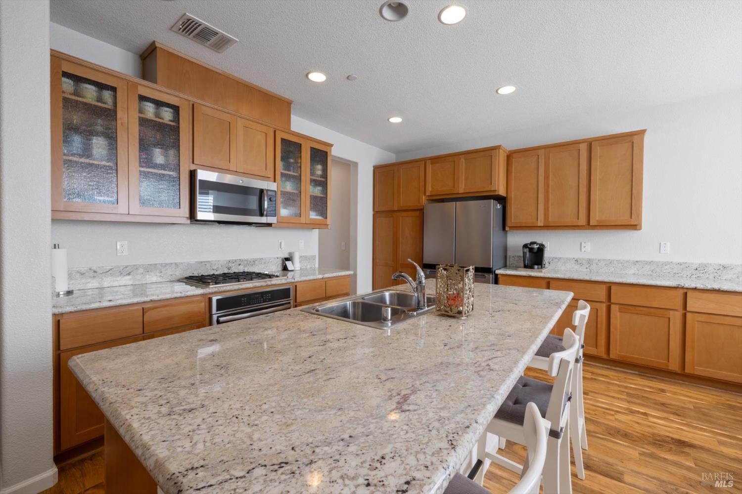 Detail Gallery Image 10 of 63 For 5294 Gramercy Cir, Fairfield,  CA 94533 - 5 Beds | 3/1 Baths