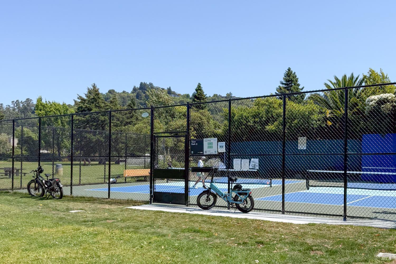 Detail Gallery Image 36 of 38 For 22 Redwood Ave, Corte Madera,  CA 94925 - 3 Beds | 2 Baths