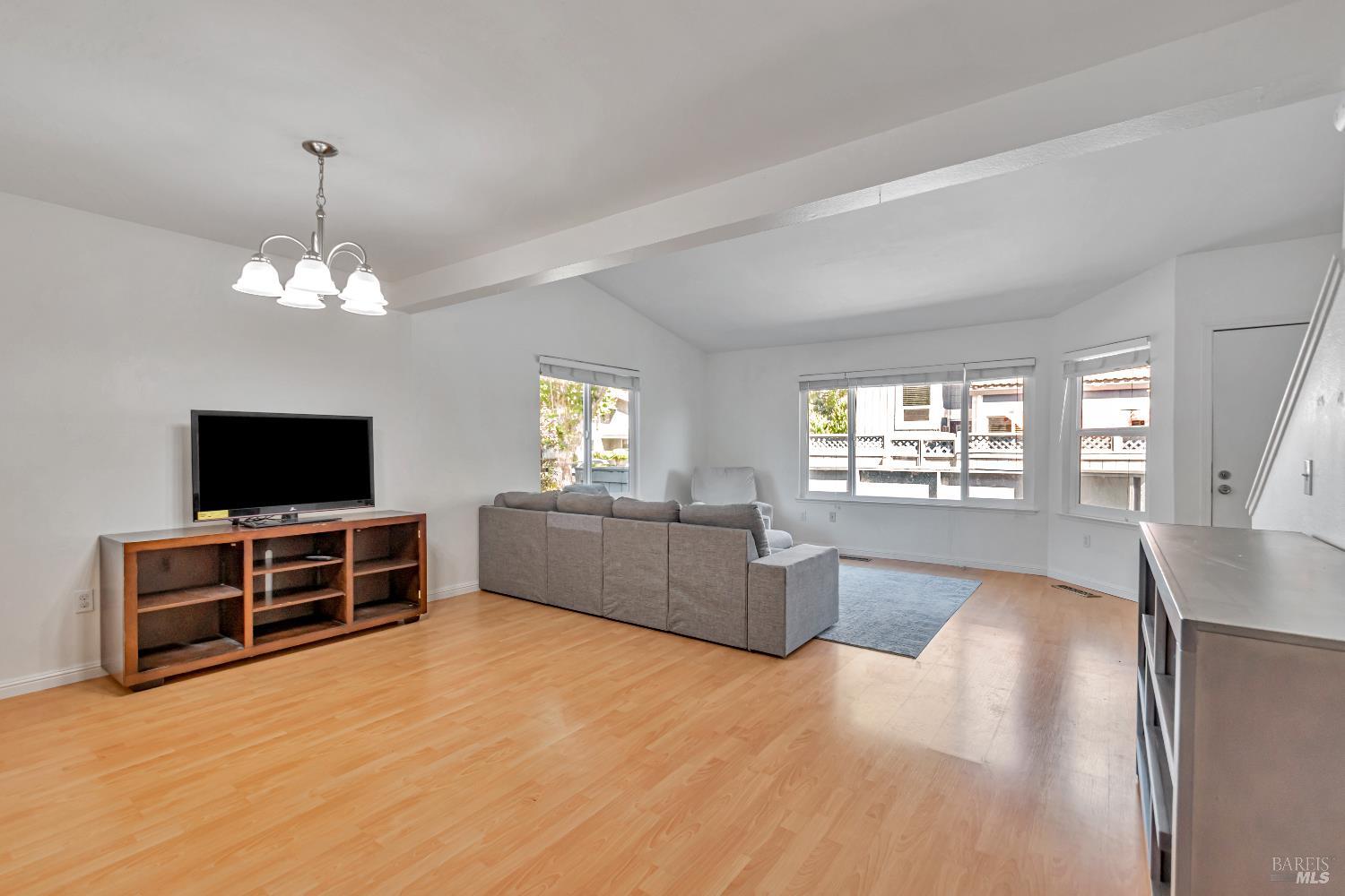 Detail Gallery Image 15 of 30 For 5016 Country Club Dr, Rohnert Park,  CA 94928 - 2 Beds | 1/1 Baths