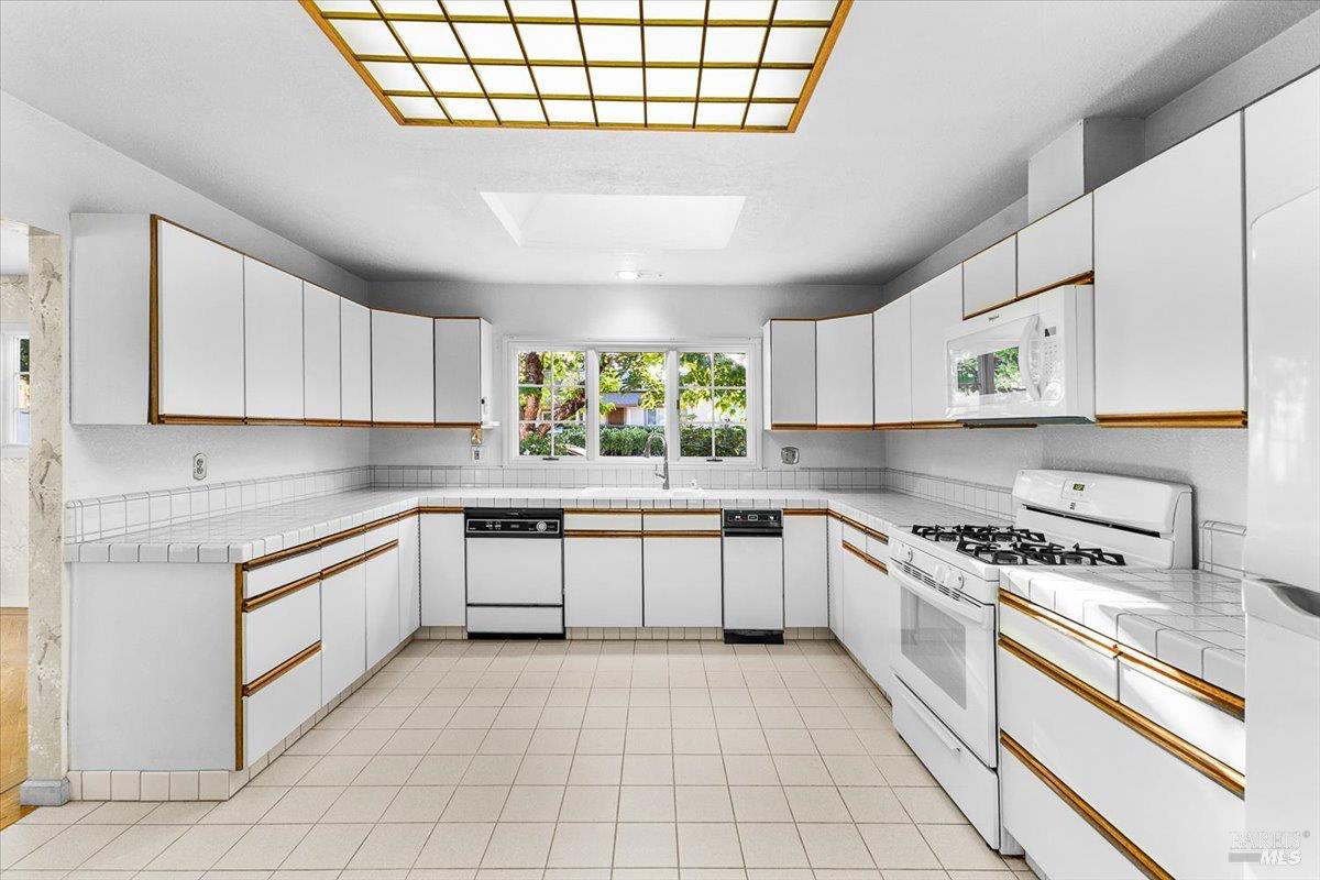 Detail Gallery Image 15 of 55 For 1819 Cedar St, Calistoga,  CA 94515 - 3 Beds | 2/1 Baths
