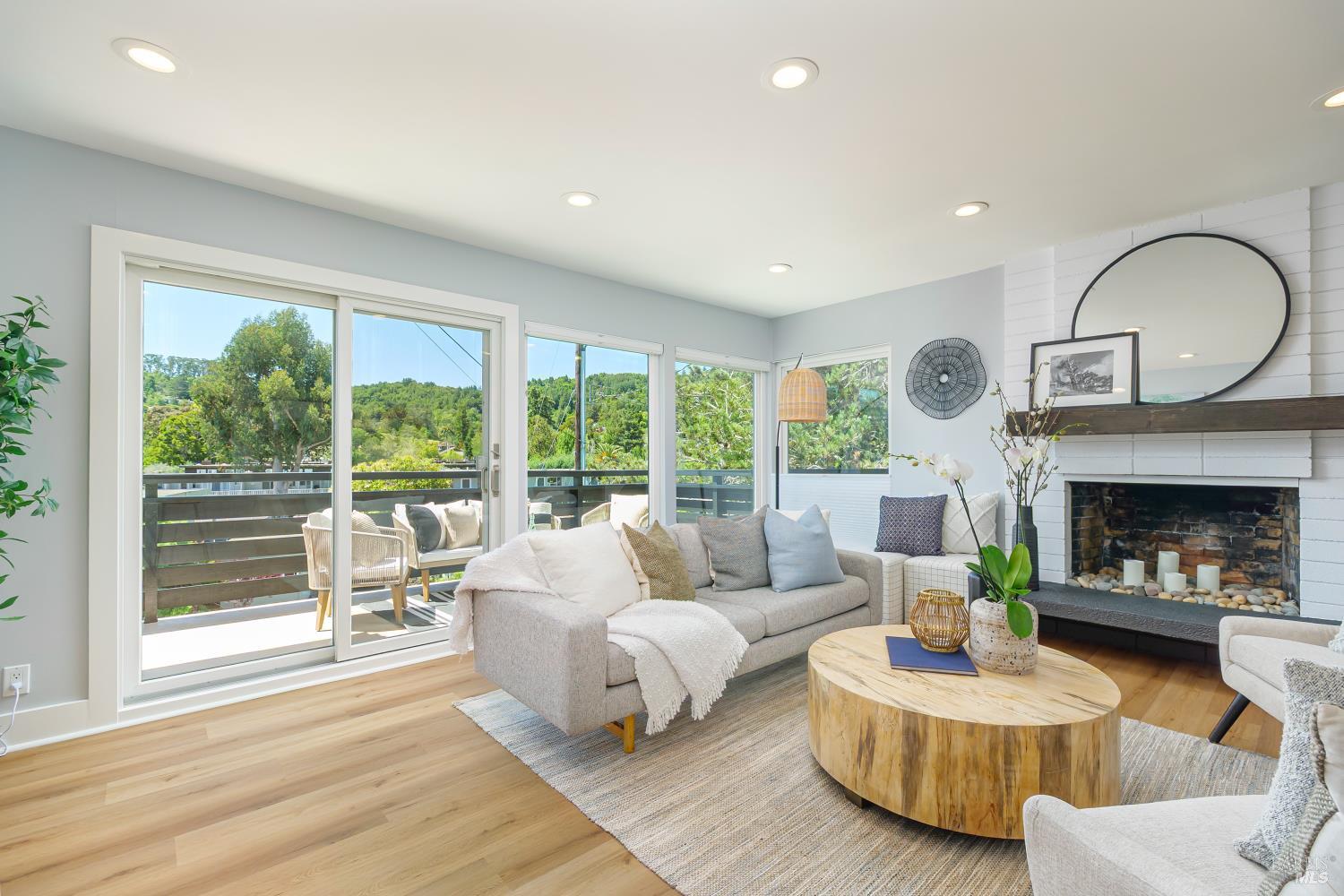 Detail Gallery Image 1 of 38 For 22 Redwood Ave, Corte Madera,  CA 94925 - 3 Beds | 2 Baths