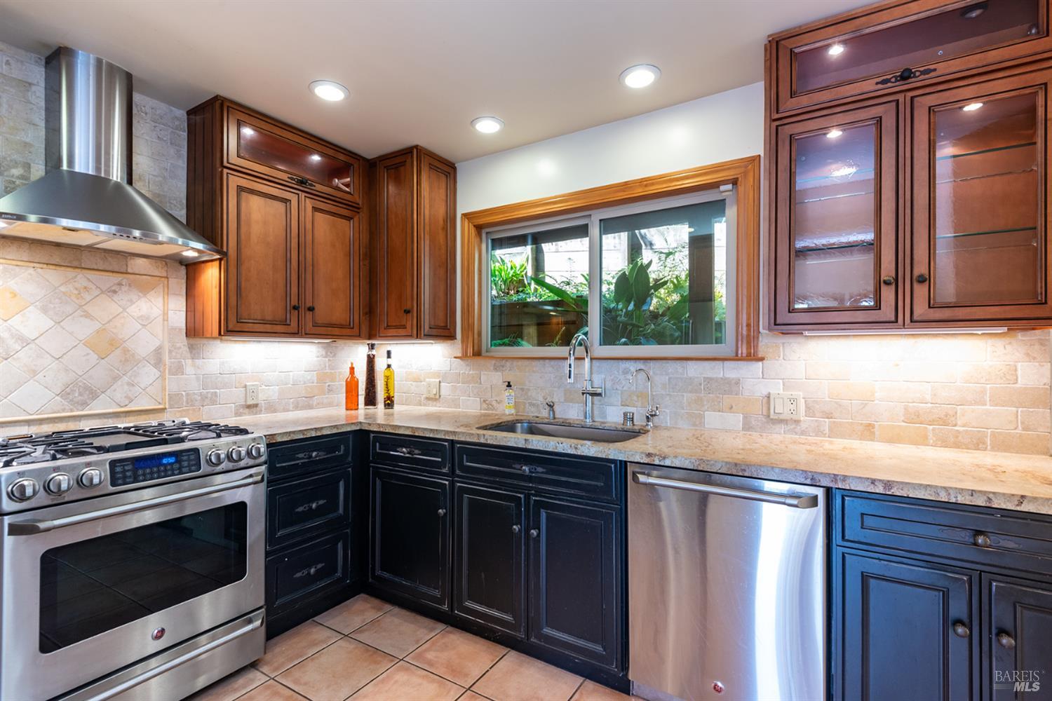 Detail Gallery Image 3 of 25 For 50 Palomino Cir, Novato,  CA 94947 - 3 Beds | 2/1 Baths
