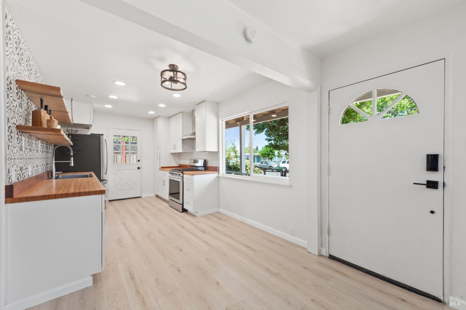 Detail Gallery Image 7 of 26 For 1162 San Domingo Dr, Santa Rosa,  CA 95404 - 3 Beds | 1 Baths
