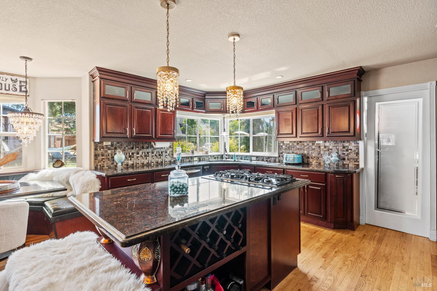 Detail Gallery Image 11 of 35 For 8621 Uva Dr, Redwood Valley,  CA 95470 - 3 Beds | 3 Baths