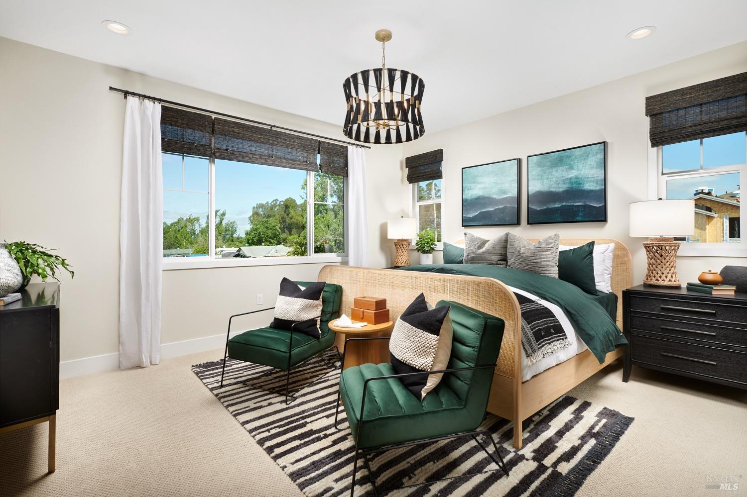 Detail Gallery Image 4 of 5 For 2725 Amora Cir, Santa Rosa,  CA 95407 - 4 Beds | 3 Baths