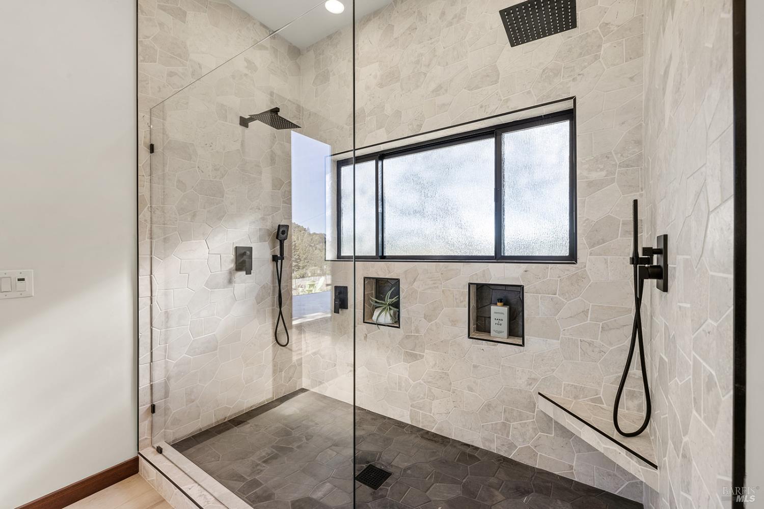 Detail Gallery Image 52 of 93 For 5044 Linda Ln, Santa Rosa,  CA 95404 - 3 Beds | 3/1 Baths