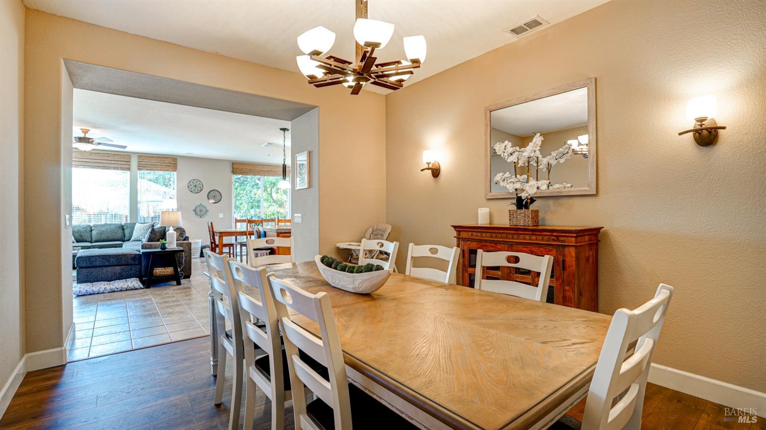 Detail Gallery Image 12 of 43 For 8414 Stomper Dr, Windsor,  CA 95492 - 4 Beds | 3 Baths