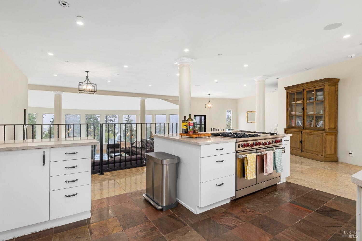 Detail Gallery Image 6 of 38 For 125 E Sylvestris Dr, San Geronimo,  CA 94963 - 4 Beds | 4/1 Baths