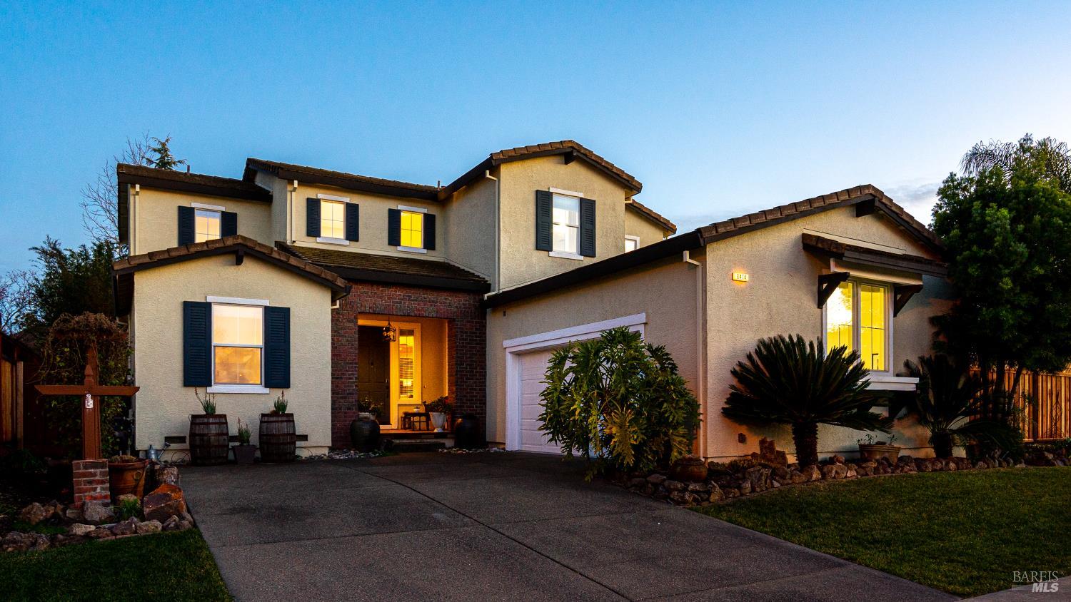 Detail Gallery Image 1 of 43 For 8414 Stomper Dr, Windsor,  CA 95492 - 4 Beds | 3 Baths