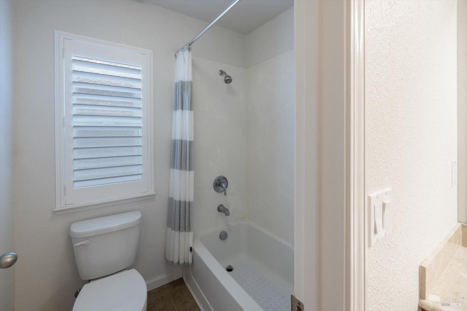 Detail Gallery Image 25 of 63 For 5294 Gramercy Cir, Fairfield,  CA 94533 - 5 Beds | 3/1 Baths